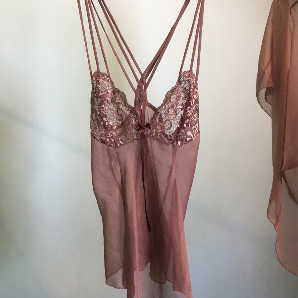 Lingerie - Picture 2 of 4